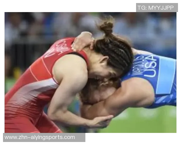 女摔VS力量与技巧的较量揭示女性摔跤的魅力与挑战